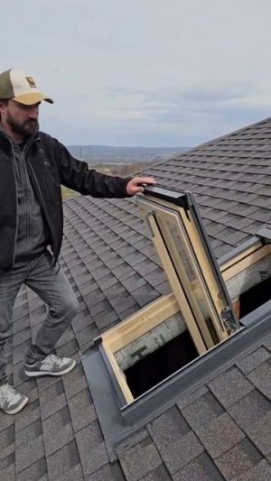 Мансардное окно RoofLite от компании VELUX Group. Это качество проверенное десятилетиями !