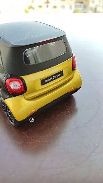 Smart ForTwo Cabrio 1:18 Miniature Car смотреть онлайн