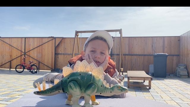 Стегозавр и Индоминус рекс