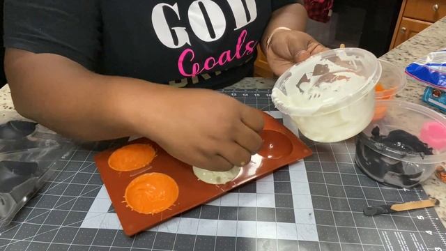 Spooky Hot Cocoa Bombs | Halloween Hot Chocolate Balls смотреть онлайн