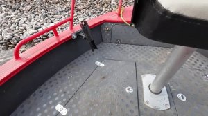 лодка Триера - обзор (освещение салона, палубный душ)