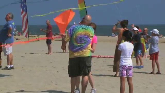 The Kite Loft's "Kids Kite Fly " at Sunfest Kite Festival 2012, Ocean City, MD смотреть онлайн