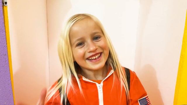 Space 24 Hour Challenge with Katya and Dima смотреть онлайн