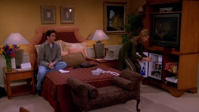 Friends: Ross Draws on Rachel's Face (Season 5 Clip) | TBS смотреть онлайн