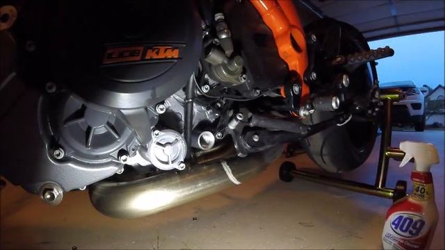 KTM 1290 Super Duke R stripped oil drain repair (timesert install) смотреть онлайн