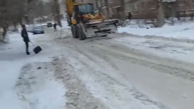 2021 12 17 Маршала Рыбалко 76 78 механизированная уборка