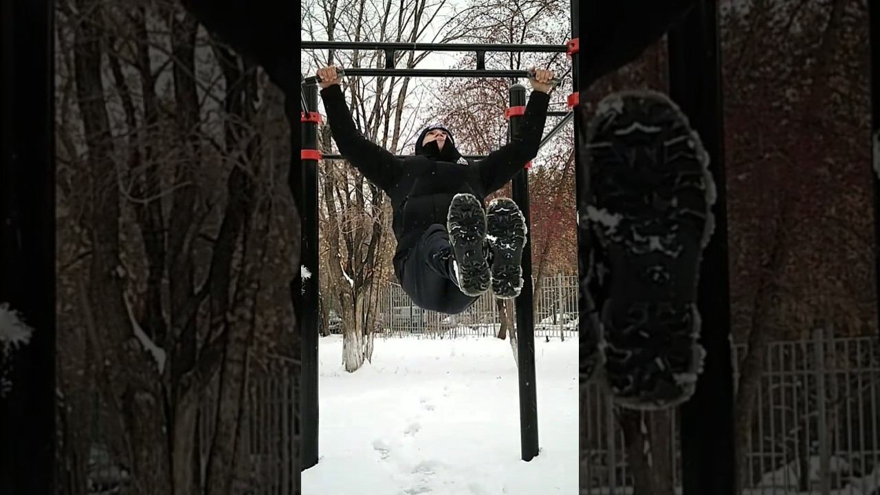 One arm pull ups on the double bars смотреть онлайн