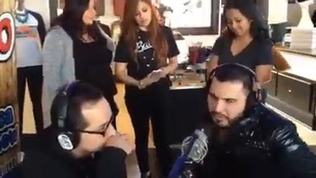 Saúl "El Jaguar" Habla De Su Próximo Sencillo Que Se Llama смотреть онлайн