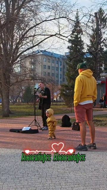 Таланты и поклонники в Первомайском сквере 🎶 смотреть онлайн