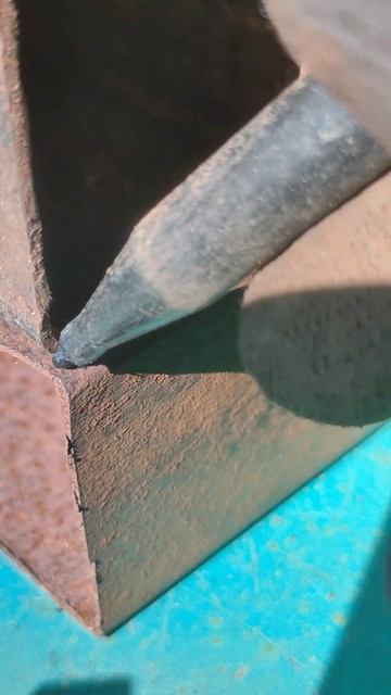 A very simple trick for cutting right angles #weldingcreative смотреть онлайн