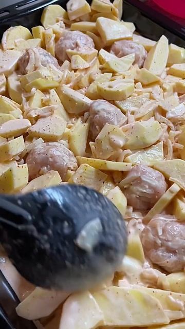 Мясные шарики с картошкой в духовке смотреть онлайн