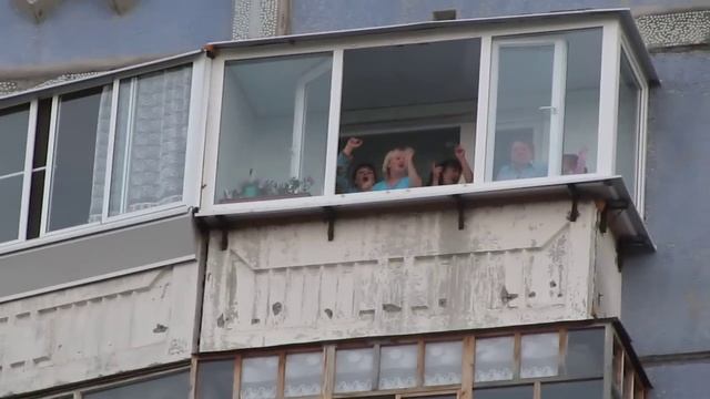 Танцы на балконе под Светлану Разину смотреть онлайн