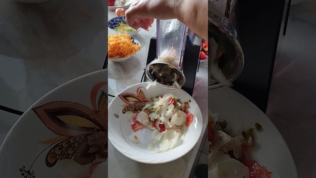 Простая и быстрая шинковка овощей! Обзор овощерезки Kitfort Kt-1351