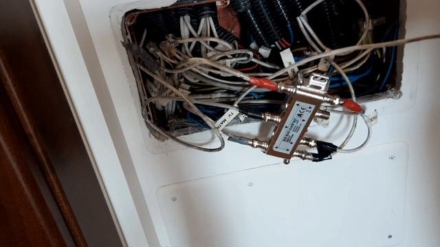 Aggiungere una presa TV in una stanza (Impianto d'antenna, amplificatore, derivatore cablaggi) смотреть онлайн