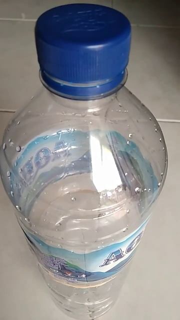 ada pergerakan di dalm botol смотреть онлайн