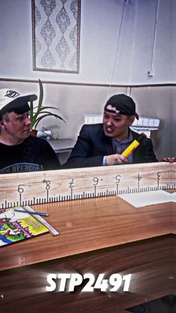 Раис принёс огромный карандаш с линейкой 😂 смотреть онлайн