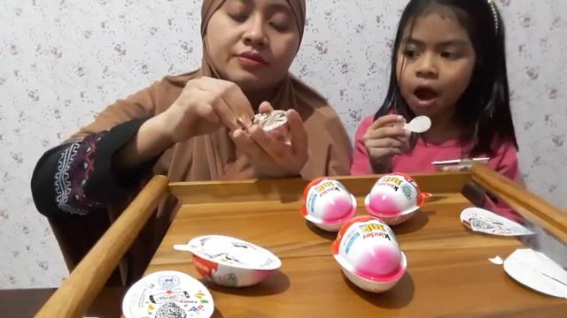 MUKBANG KINDERJOY SURPRISE EGG UNBOXING!!! WITH NAISYAH!!!! смотреть онлайн