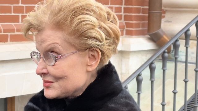 Лена Малышева на похоронах Олега Стриженова 12 февраля