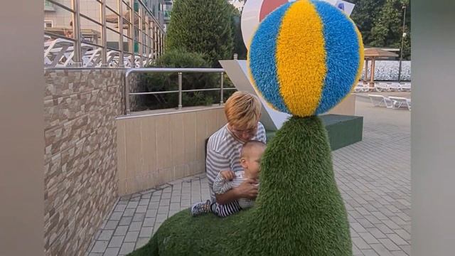 Гуляем на территории пансионата Селена,нашествие божьих коровок продолжается смотреть онлайн