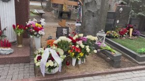 ОН ХОТЕЛ ПРОЖИТЬ ДО 117 ЛЕТ … ДРУЗЬЯ И БЛИЗКИЕ НА МОГИЛЕ АЛЕКСАНДРА ШИРВИНДТА | 15.03.2025