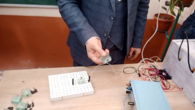 Yarimo'tkazgichli Diod 10-sinf Fizika. Qiziqarli Tajriba.
