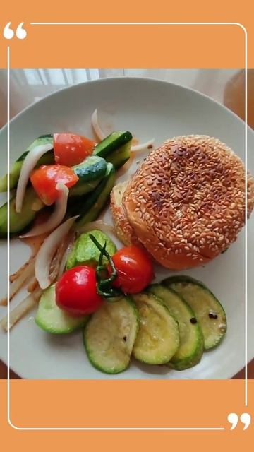 CORNER BEEF BURGET WITH ZUCCHINI CHERRY TOMATOES ONION WITH THAI SWEET CHILLS #short#short beta смотреть онлайн