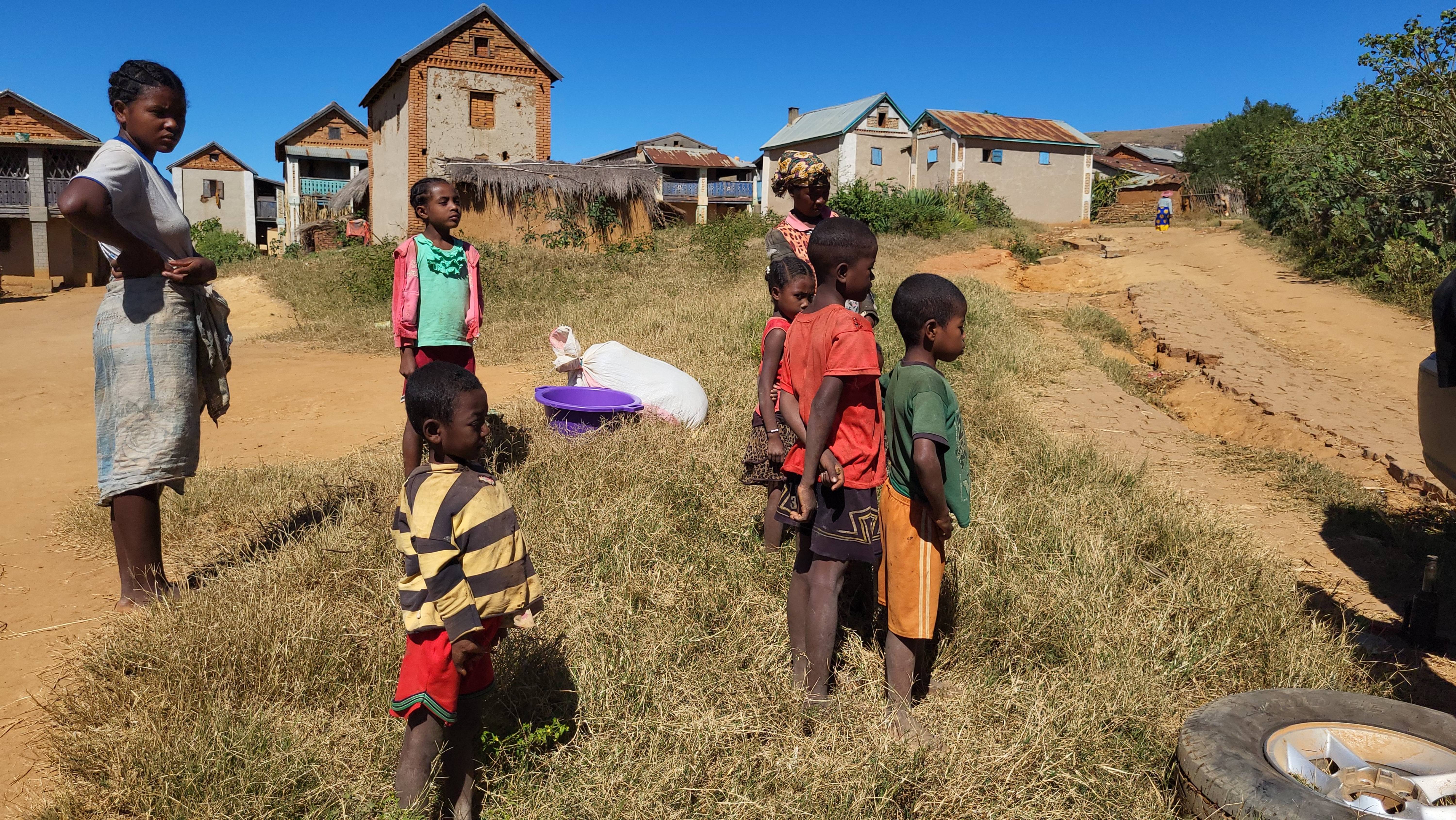 МАДАГАСКАР, 2024 Путь к Исало. Потеря ещё одного колеса, обзор мотеля Le Motel de I' Isalo, 22 СЕРИЯ смотреть онлайн