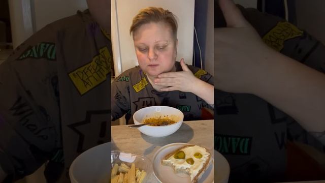 Bok с рисовой лапшой и спаржа.#еда #кушаемвместе #ужин #вкусно #mukbang #вok #wok #рисоваялапша смотреть онлайн