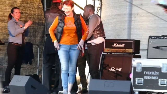 В Нарве проходит байкфест - 2017 смотреть онлайн