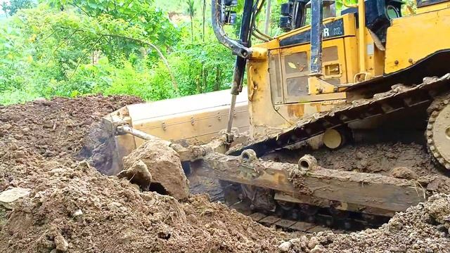 Precision in the Difficulty of D6R XL Bulldozer Expertise in Rocky Terrain смотреть онлайн