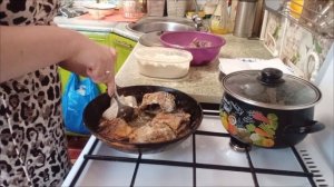 ВСЕХ С ПРАЗДНИКОМ С ВЕРБНЫМ ВОСКРЕСЕНЬЕМ! ВИКТОР УШЁЛ В БАССЕЙН, А Я ЖАРЮ КАРАСЕЙ