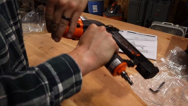 $35 WEN 61721 Brad Nailer | Unboxing & Setup смотреть онлайн
