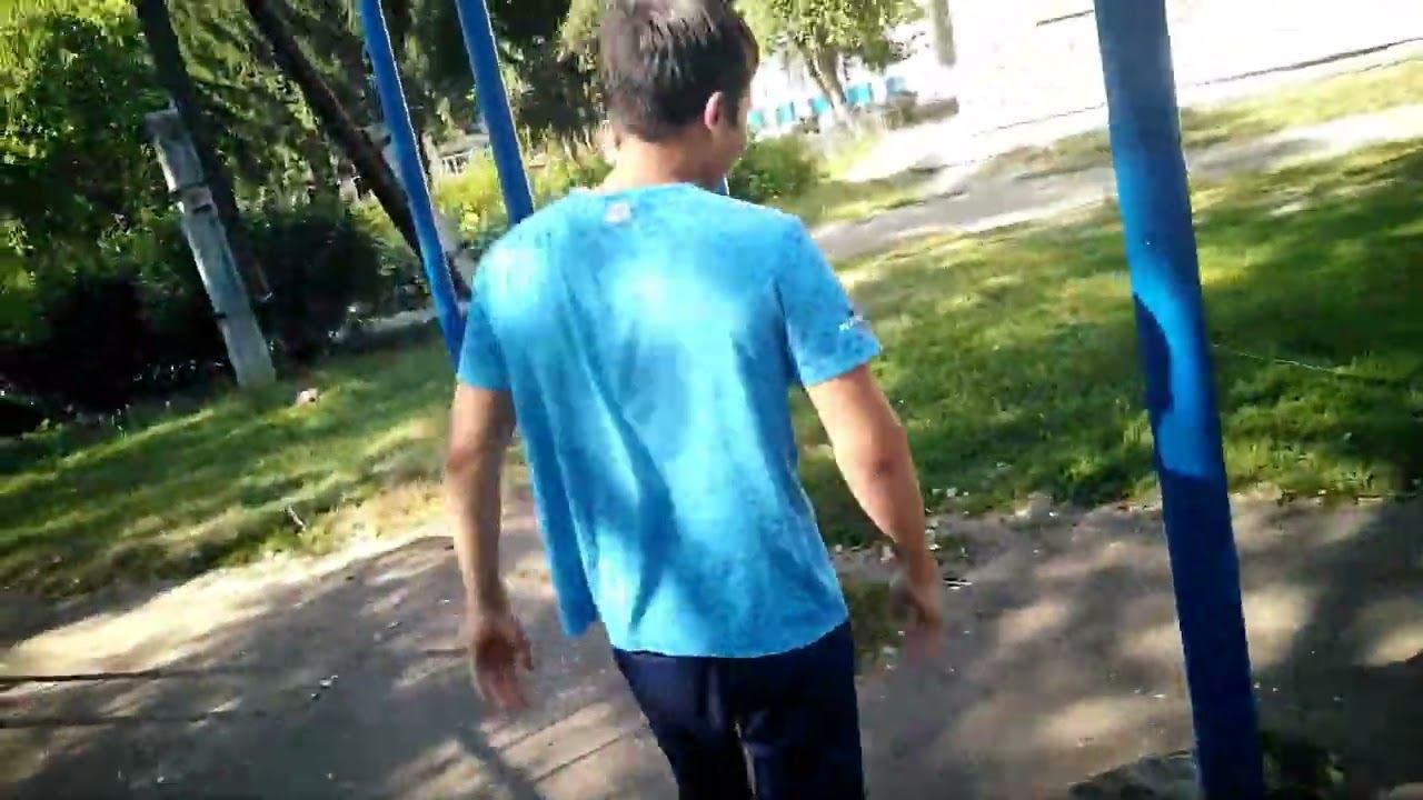 ONE HAND Vs TWO HANDS! | Pull Ups Battle