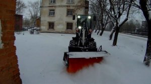 Уборка снега щёткой на погрузчике Polar Badger