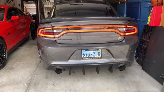 Charger Scat Pack Mid-Mounted Carven R Mufflers and Carven 3” X Pipe Cold Start смотреть онлайн