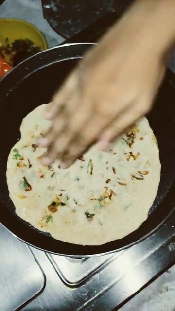 || Onion Paratha Recipe || Manu's Kitchen || смотреть онлайн