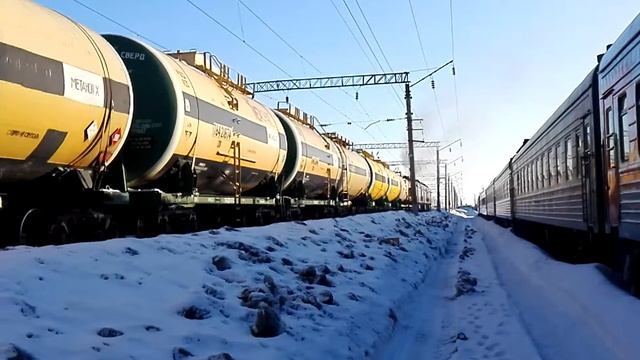 Тепловоз 3ТЭ10М-1384 с грузовым поездом смотреть онлайн