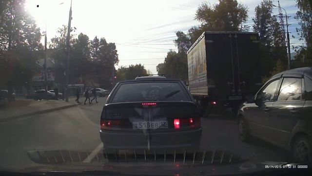 Тётка на десятке выехала наперерез смотреть онлайн