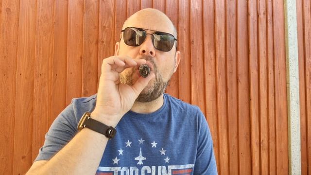 Cigar Review - Horacio VI from their Classic Line. смотреть онлайн
