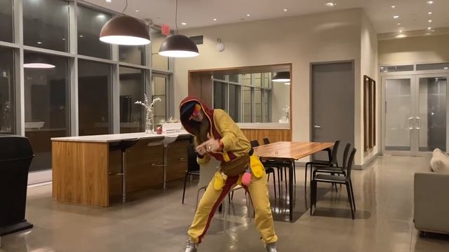 Razzlekhan - 4th of July Hot Dog Eating Contest Cheerleader смотреть онлайн