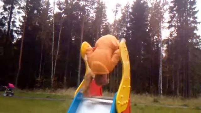 Катание с горки! видео наоборот!!! смотреть онлайн