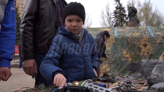 В Донецке в честь Дня войск ПВО открылась выставка сбитых вражеских ракет смотреть онлайн