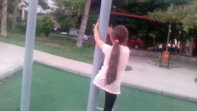 Lina ile Zarina(ben ile arkadaşım)parktayız смотреть онлайн
