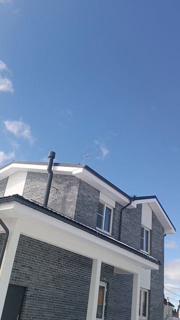 аэрбас A350 над посёлком