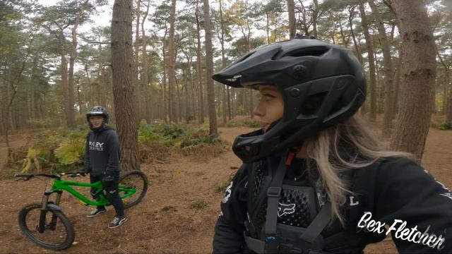 CHICKSANDS Bike Park| Getting my sister back mountain biking and sending *BIG* DROPS смотреть онлайн