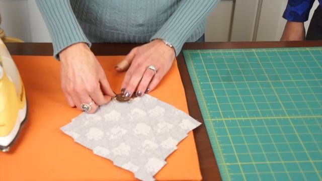 Emily Taylor's "Pucker Up" Sewing Tutorial смотреть онлайн