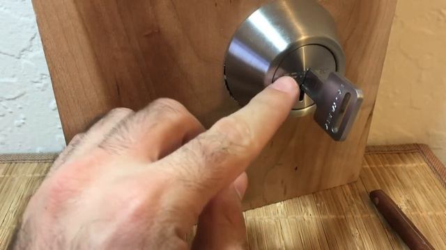 [48] The incredibly clever "Bowley Lock": Canada's newest and coolest Lock! (Now Available) смотреть онлайн