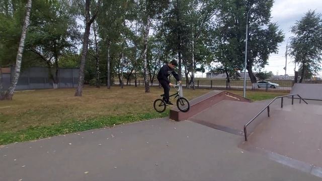 Лайты в Бебрянском скейт парке bmx смотреть онлайн