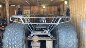 Строим народный вездеход в гараже, рама есть, работа идет.