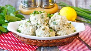 Рыбные тефтели из минтая на сковороде - готовим в молочном соусе!